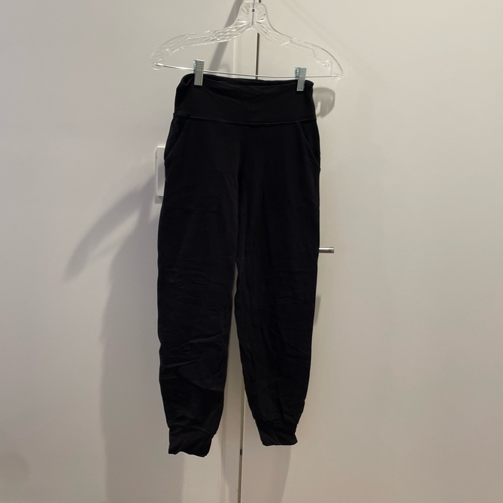 Lululemon jogger fit